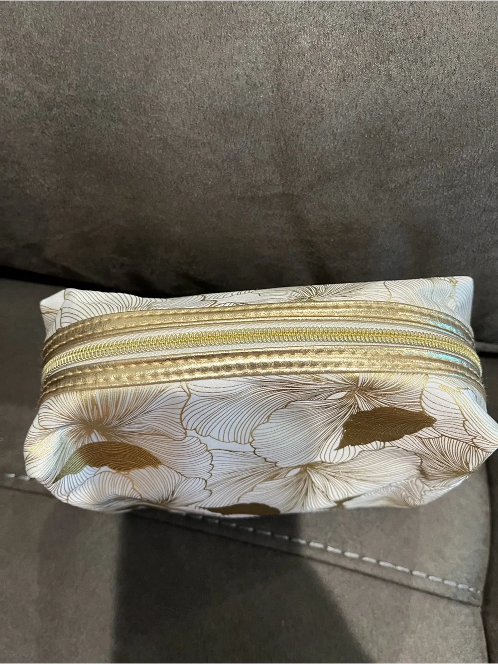 New Estée Lauder Gold Floral Cosmetic Pouch